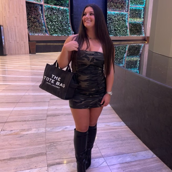 Meet your Posher, Sammie - Picture 1 of 1